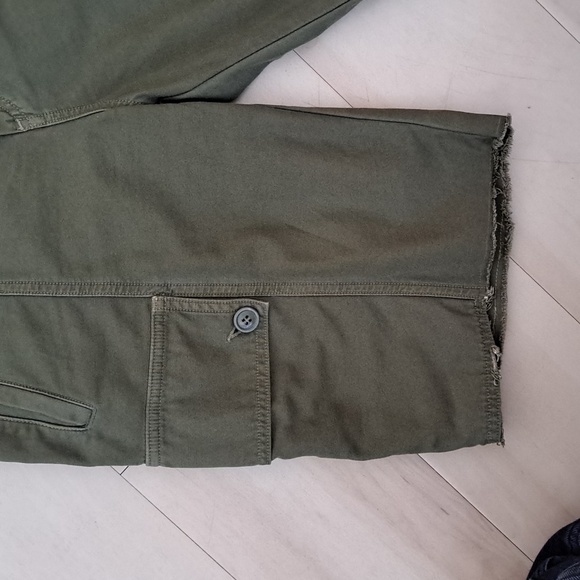 Anthropologie, Citizens of humanity green cargo cut-offs, in size 25. - Picture 3 of 7